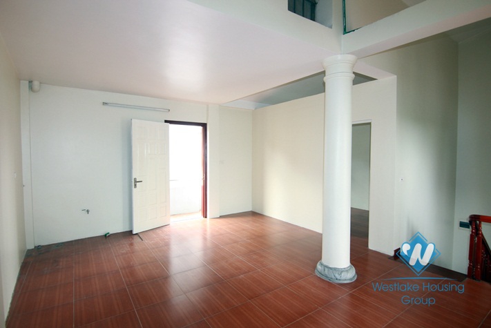 Lake view house with 4 bedrooms for rent in Tay Ho district